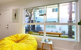 Kingsley Courtyard Apartment